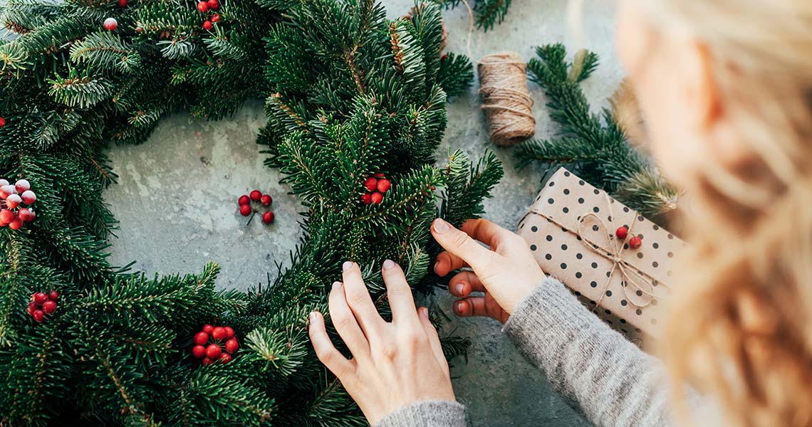 Make your own Christmas wreath 